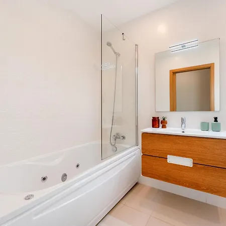 Adega Luxury | Marina, Centro & Piscina