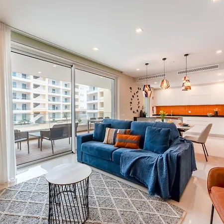 Adega Luxury | Marina, Centro & Piscina